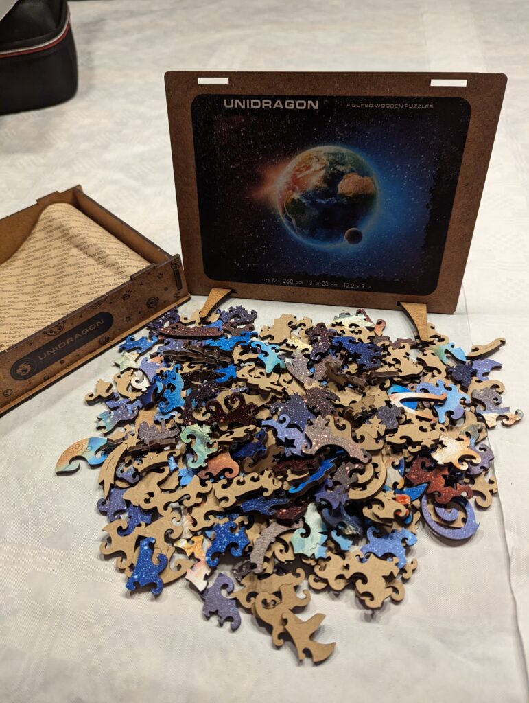 UNIDRAGON Holz-Puzzle – Weltraumplanet Erde (250 Teile)